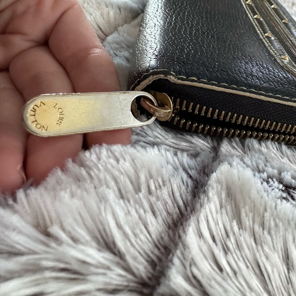 Authentic Louis Vuitton Suhali Zippy Long
Wallet black- excellent condit… - Picture 12 of 13